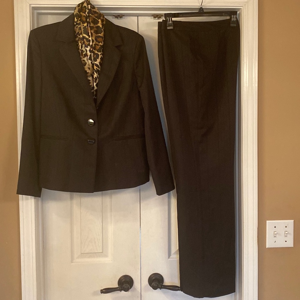 Le Suit Black Pinstripe Pantsuit Size 10